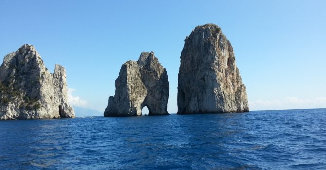 Tur în Jurul Insulei Capri